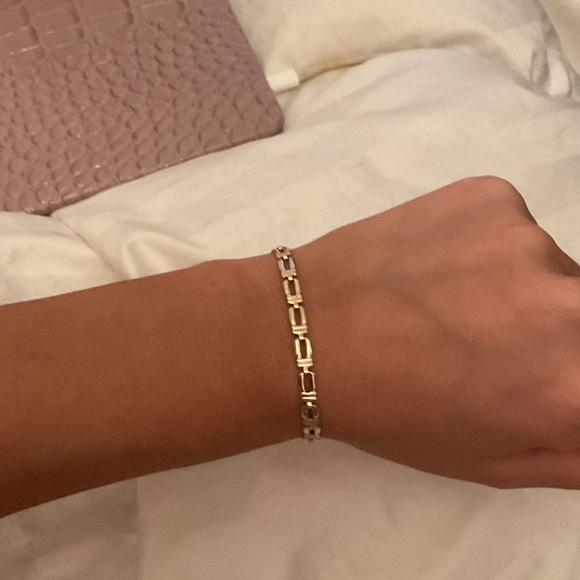 Elegant Gold Bracelet for Women - Picture 1 of 4